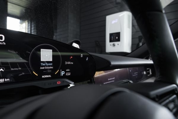 Samochody elektryczne zasilane energią fotowoltaiczną