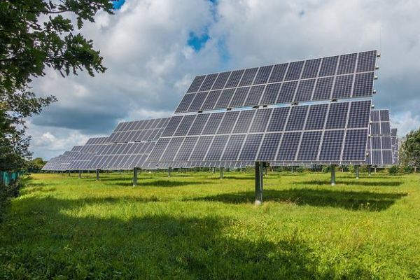 Czy energia słoneczna wciąż jest dobrą inwestycją w 2022 roku?
